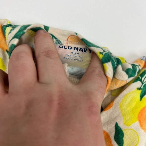 Bundle of 2 Old Navy Citrus Fruit 2-Way Zip Footie Pajamas Sz 0-3M - Picture 3 of 5